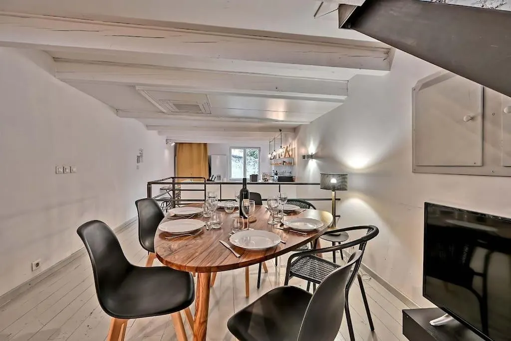 Appartement La Bulle - Parking Gratuit En Souterrain - 2 Mins Du Palais Des Papes - Clim Ac - Wifi à Avignon 0*,  France